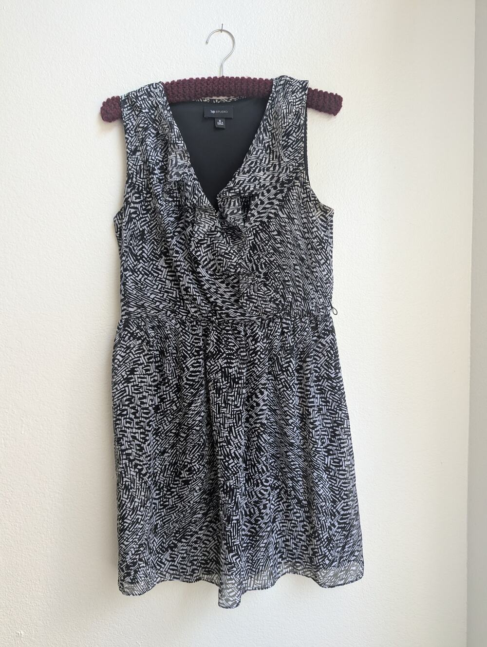 Studio Black & White Abstract Ruffle Sleeveless Faux Wrap Dress | Women's Medium